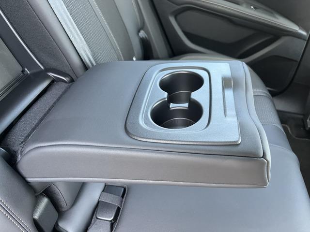 ３００８ ＧＴ　登録済未使用車　ガラスルーフ　ＡｐｐｌｅＣａｒＰｌａｙ　アドバンスドグリップコントロール　ヒルディセントコントロール　禁煙車１８インチアルミホイル　ＧＴロゴ革巻きステアリング（46枚目）