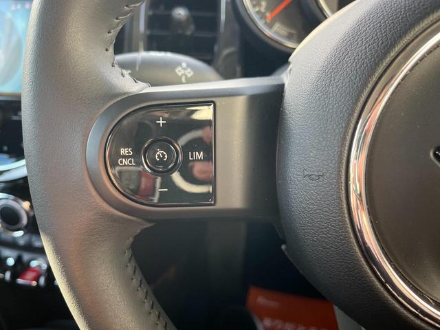 ＭＩＮＩ ワン　ファーストパッケージ　エッセンシャル・トリム　エッセンシャルトリム　ＡｐｐｌｅＣａｒＰｌａｙ　禁煙車　クルーズコントロール　パークディスタンス　クロームエンブレム　ＥＴＣ　禁煙車　クロームリアコンビネーションランプ　オプション１５インチアルミ（8枚目）