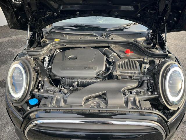 ＭＩＮＩ ワン　ファーストパッケージ　エッセンシャル・トリム　エッセンシャルトリム　ＡｐｐｌｅＣａｒＰｌａｙ　禁煙車　クルーズコントロール　パークディスタンス　クロームエンブレム　ＥＴＣ　禁煙車　クロームリアコンビネーションランプ　オプション１５インチアルミ（10枚目）