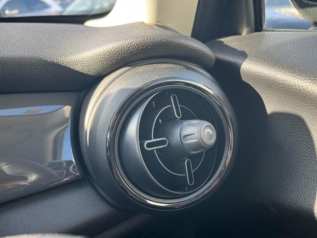 ＭＩＮＩ ワン　ファーストパッケージ　エッセンシャル・トリム　エッセンシャルトリム　ＡｐｐｌｅＣａｒＰｌａｙ　禁煙車　クルーズコントロール　パークディスタンス　クロームエンブレム　ＥＴＣ　禁煙車　クロームリアコンビネーションランプ　オプション１５インチアルミ（15枚目）