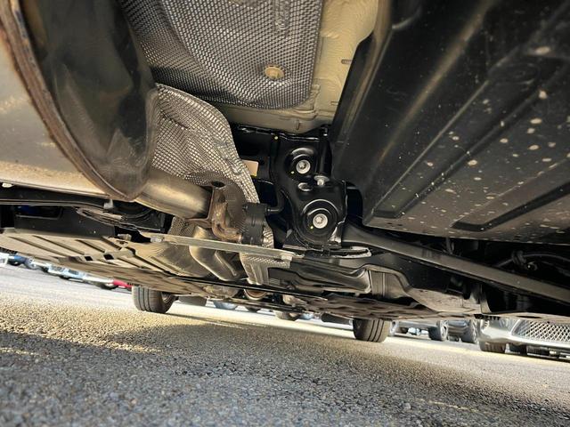 ＭＩＮＩ ワン　ファーストパッケージ　エッセンシャル・トリム　エッセンシャルトリム　ＡｐｐｌｅＣａｒＰｌａｙ　禁煙車　クルーズコントロール　パークディスタンス　クロームエンブレム　ＥＴＣ　禁煙車　クロームリアコンビネーションランプ　オプション１５インチアルミ（28枚目）
