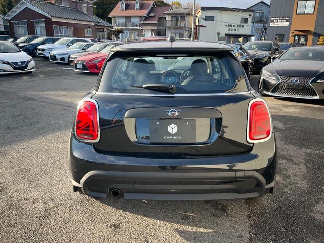 ＭＩＮＩ ワン　ファーストパッケージ　エッセンシャル・トリム　エッセンシャルトリム　ＡｐｐｌｅＣａｒＰｌａｙ　禁煙車　クルーズコントロール　パークディスタンス　クロームエンブレム　ＥＴＣ　禁煙車　クロームリアコンビネーションランプ　オプション１５インチアルミ（32枚目）