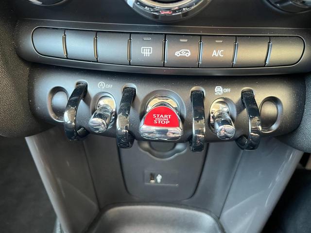ＭＩＮＩ ワン　ファーストパッケージ　エッセンシャル・トリム　エッセンシャルトリム　ＡｐｐｌｅＣａｒＰｌａｙ　禁煙車　クルーズコントロール　パークディスタンス　クロームエンブレム　ＥＴＣ　禁煙車　クロームリアコンビネーションランプ　オプション１５インチアルミ（33枚目）