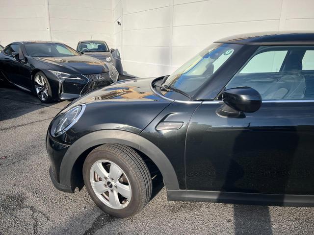 ＭＩＮＩ ワン　ファーストパッケージ　エッセンシャル・トリム　エッセンシャルトリム　ＡｐｐｌｅＣａｒＰｌａｙ　禁煙車　クルーズコントロール　パークディスタンス　クロームエンブレム　ＥＴＣ　禁煙車　クロームリアコンビネーションランプ　オプション１５インチアルミ（36枚目）