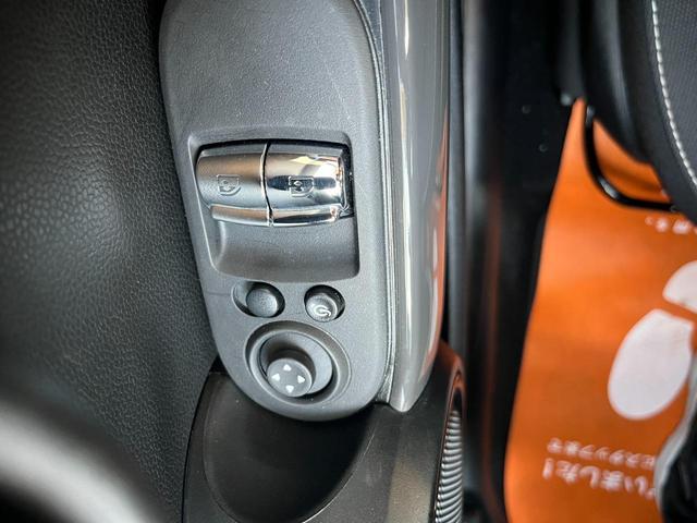 ＭＩＮＩ ワン　ファーストパッケージ　エッセンシャル・トリム　エッセンシャルトリム　ＡｐｐｌｅＣａｒＰｌａｙ　禁煙車　クルーズコントロール　パークディスタンス　クロームエンブレム　ＥＴＣ　禁煙車　クロームリアコンビネーションランプ　オプション１５インチアルミ（39枚目）