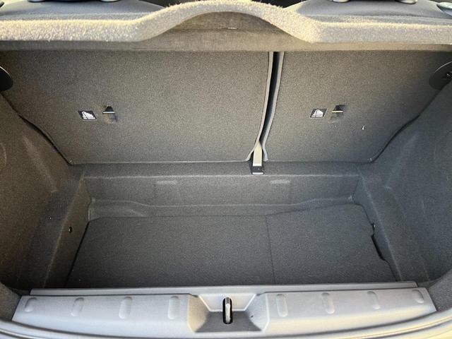 ＭＩＮＩ ワン　ファーストパッケージ　エッセンシャル・トリム　エッセンシャルトリム　ＡｐｐｌｅＣａｒＰｌａｙ　禁煙車　クルーズコントロール　パークディスタンス　クロームエンブレム　ＥＴＣ　禁煙車　クロームリアコンビネーションランプ　オプション１５インチアルミ（42枚目）