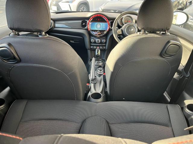 ＭＩＮＩ ワン　ファーストパッケージ　エッセンシャル・トリム　エッセンシャルトリム　ＡｐｐｌｅＣａｒＰｌａｙ　禁煙車　クルーズコントロール　パークディスタンス　クロームエンブレム　ＥＴＣ　禁煙車　クロームリアコンビネーションランプ　オプション１５インチアルミ（44枚目）