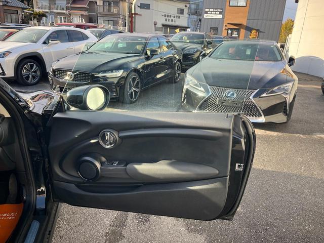 ＭＩＮＩ ワン　ファーストパッケージ　エッセンシャル・トリム　エッセンシャルトリム　ＡｐｐｌｅＣａｒＰｌａｙ　禁煙車　クルーズコントロール　パークディスタンス　クロームエンブレム　ＥＴＣ　禁煙車　クロームリアコンビネーションランプ　オプション１５インチアルミ（45枚目）