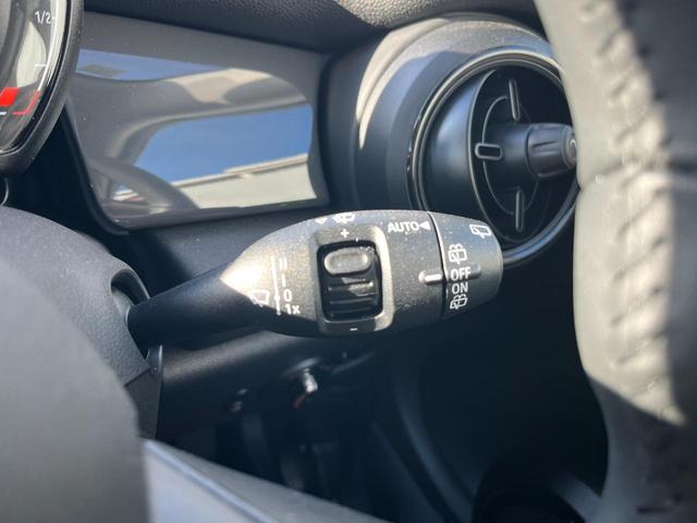 ＭＩＮＩ ワン　ファーストパッケージ　エッセンシャル・トリム　エッセンシャルトリム　ＡｐｐｌｅＣａｒＰｌａｙ　禁煙車　クルーズコントロール　パークディスタンス　クロームエンブレム　ＥＴＣ　禁煙車　クロームリアコンビネーションランプ　オプション１５インチアルミ（48枚目）