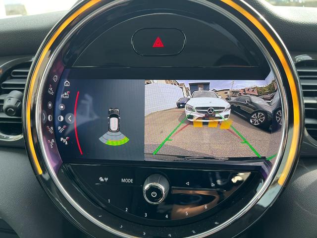 ＭＩＮＩ ワン　ファーストパッケージ　エッセンシャル・トリム　エッセンシャルトリム　ＡｐｐｌｅＣａｒＰｌａｙ　禁煙車　クルーズコントロール　パークディスタンス　クロームエンブレム　ＥＴＣ　禁煙車　クロームリアコンビネーションランプ　オプション１５インチアルミ（51枚目）