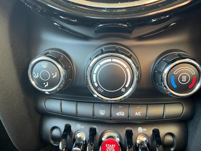 ＭＩＮＩ ワン　ファーストパッケージ　エッセンシャル・トリム　エッセンシャルトリム　ＡｐｐｌｅＣａｒＰｌａｙ　禁煙車　クルーズコントロール　パークディスタンス　クロームエンブレム　ＥＴＣ　禁煙車　クロームリアコンビネーションランプ　オプション１５インチアルミ（57枚目）