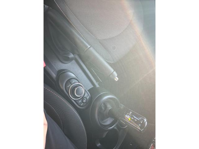 ＭＩＮＩ ワン　ファーストパッケージ　エッセンシャル・トリム　エッセンシャルトリム　ＡｐｐｌｅＣａｒＰｌａｙ　禁煙車　クルーズコントロール　パークディスタンス　クロームエンブレム　ＥＴＣ　禁煙車　クロームリアコンビネーションランプ　オプション１５インチアルミ（59枚目）