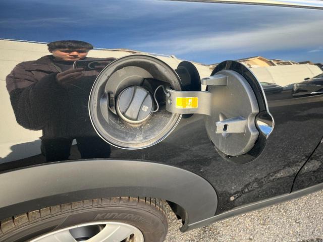 ＭＩＮＩ ワン　ファーストパッケージ　エッセンシャル・トリム　エッセンシャルトリム　ＡｐｐｌｅＣａｒＰｌａｙ　禁煙車　クルーズコントロール　パークディスタンス　クロームエンブレム　ＥＴＣ　禁煙車　クロームリアコンビネーションランプ　オプション１５インチアルミ（63枚目）