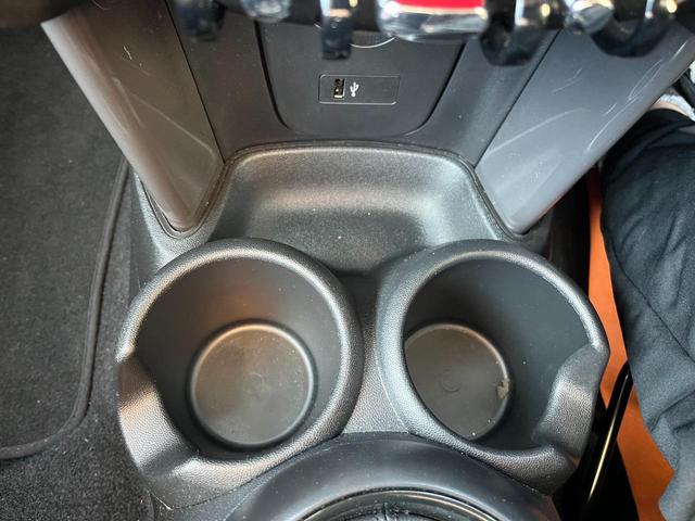 ＭＩＮＩ ワン　ファーストパッケージ　エッセンシャル・トリム　エッセンシャルトリム　ＡｐｐｌｅＣａｒＰｌａｙ　禁煙車　クルーズコントロール　パークディスタンス　クロームエンブレム　ＥＴＣ　禁煙車　クロームリアコンビネーションランプ　オプション１５インチアルミ（64枚目）