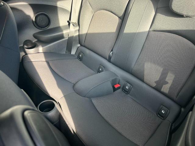 ＭＩＮＩ ワン　ファーストパッケージ　エッセンシャル・トリム　エッセンシャルトリム　ＡｐｐｌｅＣａｒＰｌａｙ　禁煙車　クルーズコントロール　パークディスタンス　クロームエンブレム　ＥＴＣ　禁煙車　クロームリアコンビネーションランプ　オプション１５インチアルミ（66枚目）