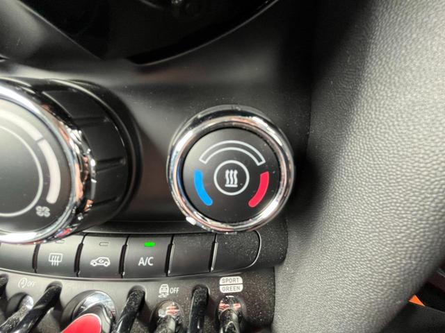 ＭＩＮＩ ワン　クラシック・トリム　クラシックトリム　バックカメラ　禁煙車　純正ナビ　　コーナーセンサー　Ｂｌｕｅｔｏｏｔｈ　ＬＥＤヘッドライト　バックカメラ　ステアリングスイッチ　　クルーズコントロール　レーダーブレーキ　レーンキープ（8枚目）