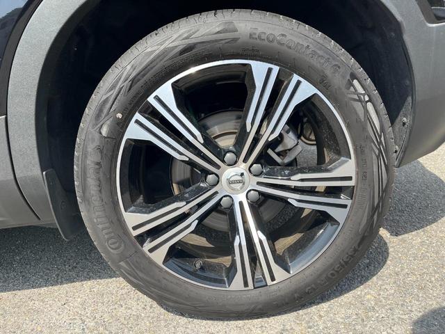 ＸＣ４０ リチャージ　ＰＨＶ　Ｔ５　インスクリプション　全方位カメラ　ナビ　ハーマンカードン　パークアシストパイロット　パノラマガラスルーフ　１９インチアルミ　禁煙車　ステアリングヒーター　パワーバックドア　ブラウンレザーシート　ステアリングヒーター（8枚目）