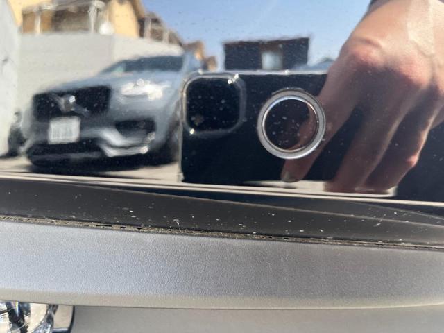 ＸＣ４０ リチャージ　ＰＨＶ　Ｔ５　インスクリプション　全方位カメラ　ナビ　ハーマンカードン　パークアシストパイロット　パノラマガラスルーフ　１９インチアルミ　禁煙車　ステアリングヒーター　パワーバックドア　ブラウンレザーシート　ステアリングヒーター（24枚目）