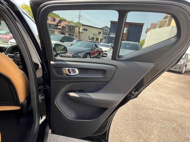 ＸＣ４０ リチャージ　ＰＨＶ　Ｔ５　インスクリプション　全方位カメラ　ナビ　ハーマンカードン　パークアシストパイロット　パノラマガラスルーフ　１９インチアルミ　禁煙車　ステアリングヒーター　パワーバックドア　ブラウンレザーシート　ステアリングヒーター（33枚目）