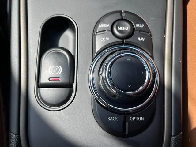 ＭＩＮＩ 　ワンオーナー　１９インチアルミ　禁煙車　ナビ　パワーバックドア　ワイヤレス充電　ＡｐｐｌｅＣａｒＰｌａｙ　シートヒーター　バックカメラ　コーナーセンサー前後　アダプティブクルーズコントロール（52枚目）