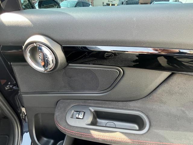 ＭＩＮＩ 　ワンオーナー　１９インチアルミ　禁煙車　ナビ　パワーバックドア　ワイヤレス充電　ＡｐｐｌｅＣａｒＰｌａｙ　シートヒーター　バックカメラ　コーナーセンサー前後　アダプティブクルーズコントロール（67枚目）