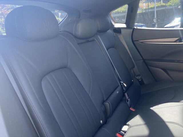 レヴァンテ ベースグレード　全周囲カメラ　エアサスペンション　禁煙車　パワーシート　シートヒーター左右　　パワーバックドア　ナビ　フルセグ　ＬＥＤヘッドライト　オートライト　ブラインドスポットモニター　　アルミホイール２０インチ（5枚目）