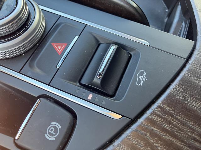 レヴァンテ ベースグレード　全周囲カメラ　エアサスペンション　禁煙車　パワーシート　シートヒーター左右　　パワーバックドア　ナビ　フルセグ　ＬＥＤヘッドライト　オートライト　ブラインドスポットモニター　　アルミホイール２０インチ（13枚目）