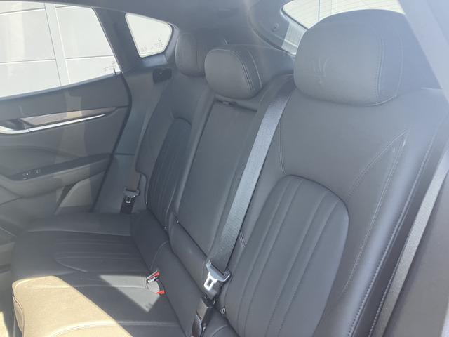 レヴァンテ ベースグレード　全周囲カメラ　エアサスペンション　禁煙車　パワーシート　シートヒーター左右　　パワーバックドア　ナビ　フルセグ　ＬＥＤヘッドライト　オートライト　ブラインドスポットモニター　　アルミホイール２０インチ（14枚目）