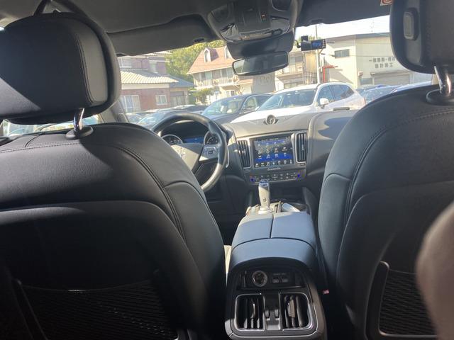 レヴァンテ ベースグレード　全周囲カメラ　エアサスペンション　禁煙車　パワーシート　シートヒーター左右　　パワーバックドア　ナビ　フルセグ　ＬＥＤヘッドライト　オートライト　ブラインドスポットモニター　　アルミホイール２０インチ（29枚目）