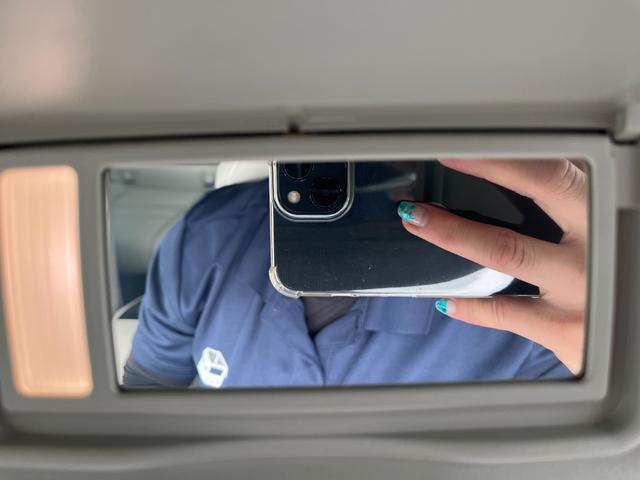 Ｖ６０ リチャージ　ＰＨＶ　Ｔ６　ＡＷＤ　インスクリプション　パノラマサンルーフ　ＢｏｗｅｒｓＷｉｌｋｉｎｓサウンド　全席シートヒーター　前席シートエアコン　ステアリングヒーター　パワーシート　パーフォレーテッドファインナッパ革シート　電動バックレスト（9枚目）