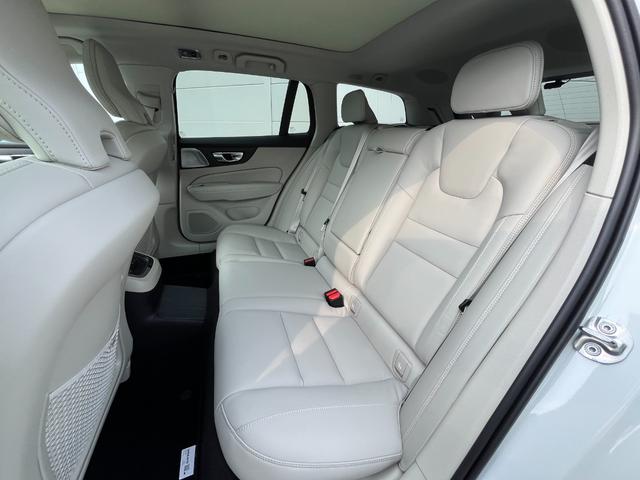 Ｖ６０ リチャージ　ＰＨＶ　Ｔ６　ＡＷＤ　インスクリプション　パノラマサンルーフ　ＢｏｗｅｒｓＷｉｌｋｉｎｓサウンド　全席シートヒーター　前席シートエアコン　ステアリングヒーター　パワーシート　パーフォレーテッドファインナッパ革シート　電動バックレスト（22枚目）