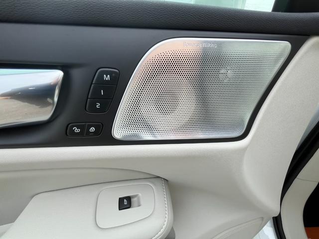 Ｖ６０ リチャージ　ＰＨＶ　Ｔ６　ＡＷＤ　インスクリプション　パノラマサンルーフ　ＢｏｗｅｒｓＷｉｌｋｉｎｓサウンド　全席シートヒーター　前席シートエアコン　ステアリングヒーター　パワーシート　パーフォレーテッドファインナッパ革シート　電動バックレスト（29枚目）