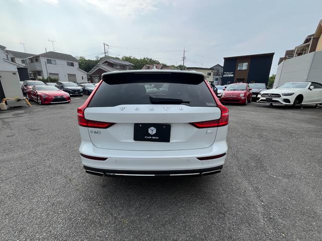 Ｖ６０ リチャージ　ＰＨＶ　Ｔ６　ＡＷＤ　インスクリプション　パノラマサンルーフ　ＢｏｗｅｒｓＷｉｌｋｉｎｓサウンド　全席シートヒーター　前席シートエアコン　ステアリングヒーター　パワーシート　パーフォレーテッドファインナッパ革シート　電動バックレスト（57枚目）