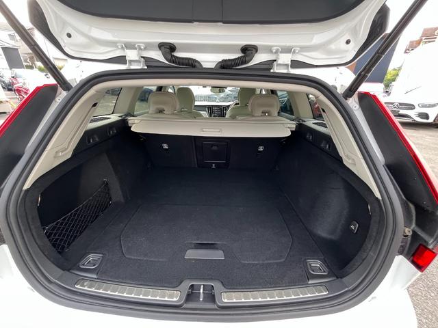 Ｖ６０ リチャージ　ＰＨＶ　Ｔ６　ＡＷＤ　インスクリプション　パノラマサンルーフ　ＢｏｗｅｒｓＷｉｌｋｉｎｓサウンド　全席シートヒーター　前席シートエアコン　ステアリングヒーター　パワーシート　パーフォレーテッドファインナッパ革シート　電動バックレスト（62枚目）