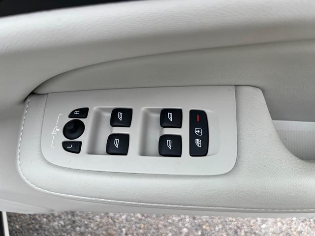 Ｖ６０ リチャージ　ＰＨＶ　Ｔ６　ＡＷＤ　インスクリプション　パノラマサンルーフ　ＢｏｗｅｒｓＷｉｌｋｉｎｓサウンド　全席シートヒーター　前席シートエアコン　ステアリングヒーター　パワーシート　パーフォレーテッドファインナッパ革シート　電動バックレスト（69枚目）