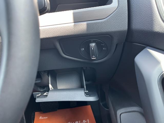 ゴルフトゥーラン ＴＳＩ　コンフォートライン　アップグレード＋ディスカバープロＰＫＧ　オプション　ＬＥＤヘッドライト　スマートエントリー　シルバールーフレール９．２インチディスプレイ　　ジェスチャーコントロール　　３ゾーン独立エアコン（20枚目）
