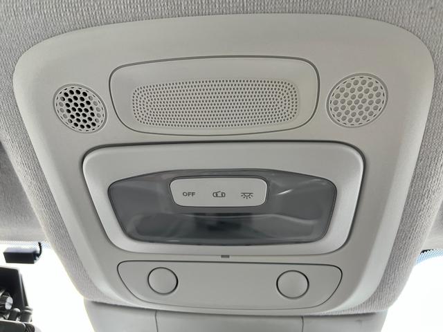 ５００ｅ アイコン　ガラスルーフ　ＬＥＤヘッドライト　禁煙車　３６０度パーキングセンサー　レーンアシスト　トラフィックジャムアシスト　１７インチアルミホイル　合皮シート　シートヒーター　ワイヤレスチャージ（47枚目）