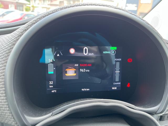５００ｅ アイコン　ガラスルーフ　ＬＥＤヘッドライト　禁煙車　３６０度パーキングセンサー　レーンアシスト　トラフィックジャムアシスト　１７インチアルミホイル　合皮シート　シートヒーター　ワイヤレスチャージ（67枚目）