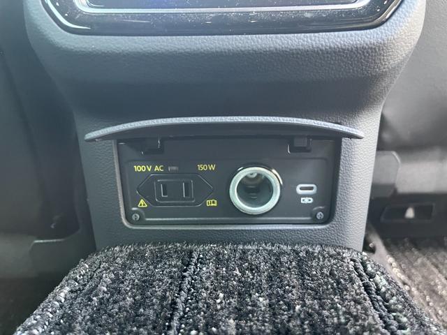 アルテオン シューティングブレーク ＴＳＩ　４モーション　Ｒラインアドバンス　本革シート　運転席メモリー付パワーシート　全席シートヒーター　禁煙車　　Ｒロゴ入り革巻きスポーツステアリングホイール　ヘッドアップディスプレイ　純正アルミ２０インチ（12枚目）
