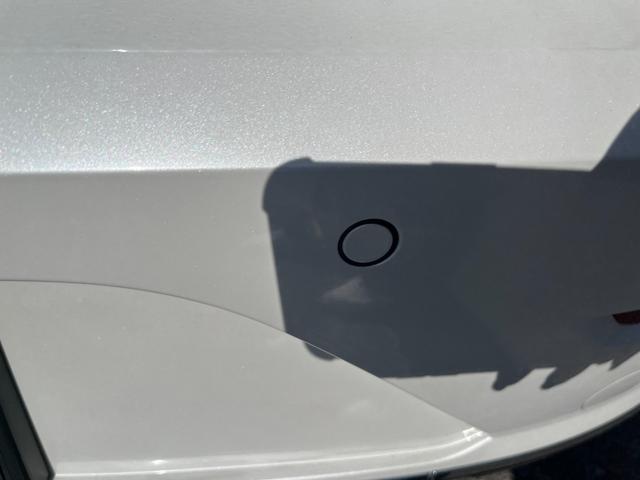 アルテオン シューティングブレーク ＴＳＩ　４モーション　Ｒラインアドバンス　本革シート　運転席メモリー付パワーシート　全席シートヒーター　禁煙車　　Ｒロゴ入り革巻きスポーツステアリングホイール　ヘッドアップディスプレイ　純正アルミ２０インチ（13枚目）
