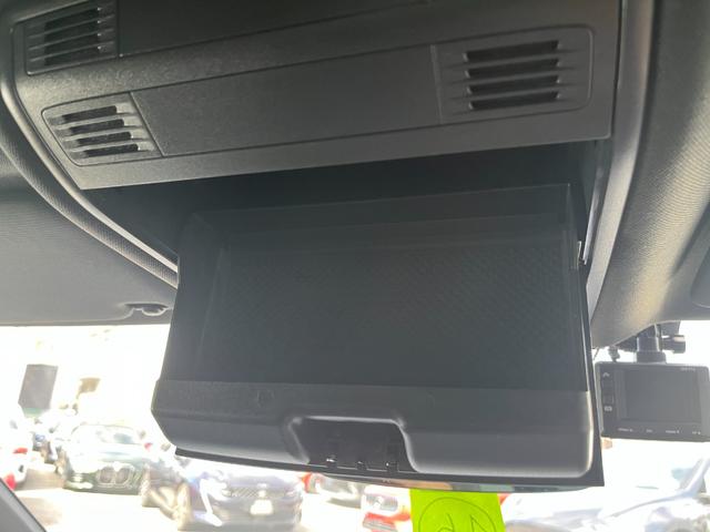 アルテオン シューティングブレーク ＴＳＩ　４モーション　Ｒラインアドバンス　本革シート　運転席メモリー付パワーシート　全席シートヒーター　禁煙車　　Ｒロゴ入り革巻きスポーツステアリングホイール　ヘッドアップディスプレイ　純正アルミ２０インチ（14枚目）