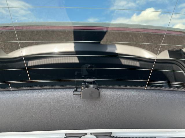 アルテオン シューティングブレーク ＴＳＩ　４モーション　Ｒラインアドバンス　本革シート　運転席メモリー付パワーシート　全席シートヒーター　禁煙車　　Ｒロゴ入り革巻きスポーツステアリングホイール　ヘッドアップディスプレイ　純正アルミ２０インチ（18枚目）