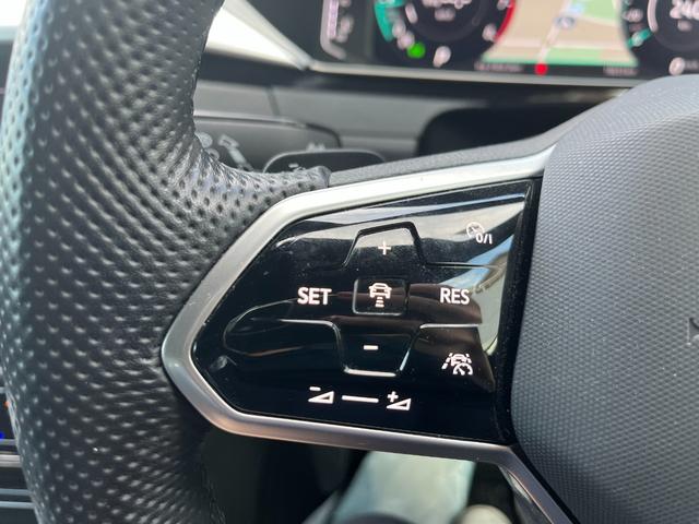 アルテオン シューティングブレーク ＴＳＩ　４モーション　Ｒラインアドバンス　本革シート　運転席メモリー付パワーシート　全席シートヒーター　禁煙車　　Ｒロゴ入り革巻きスポーツステアリングホイール　ヘッドアップディスプレイ　純正アルミ２０インチ（31枚目）