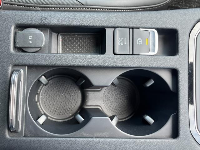 アルテオン シューティングブレーク ＴＳＩ　４モーション　Ｒラインアドバンス　本革シート　運転席メモリー付パワーシート　全席シートヒーター　禁煙車　　Ｒロゴ入り革巻きスポーツステアリングホイール　ヘッドアップディスプレイ　純正アルミ２０インチ（36枚目）