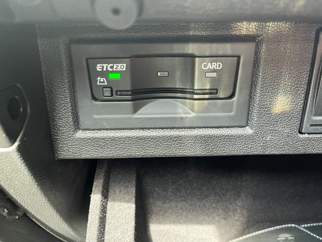 アルテオン シューティングブレーク ＴＳＩ　４モーション　Ｒラインアドバンス　本革シート　運転席メモリー付パワーシート　全席シートヒーター　禁煙車　　Ｒロゴ入り革巻きスポーツステアリングホイール　ヘッドアップディスプレイ　純正アルミ２０インチ（37枚目）