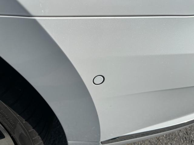アルテオン シューティングブレーク ＴＳＩ　４モーション　Ｒラインアドバンス　本革シート　運転席メモリー付パワーシート　全席シートヒーター　禁煙車　　Ｒロゴ入り革巻きスポーツステアリングホイール　ヘッドアップディスプレイ　純正アルミ２０インチ（39枚目）