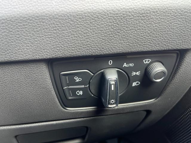 アルテオン シューティングブレーク ＴＳＩ　４モーション　Ｒラインアドバンス　本革シート　運転席メモリー付パワーシート　全席シートヒーター　禁煙車　　Ｒロゴ入り革巻きスポーツステアリングホイール　ヘッドアップディスプレイ　純正アルミ２０インチ（45枚目）