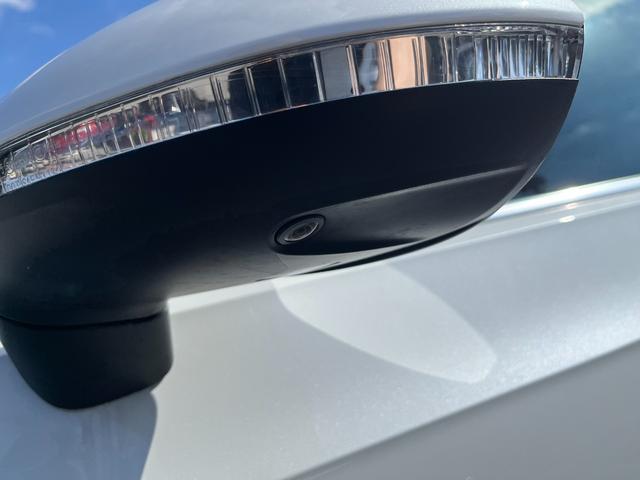アルテオン シューティングブレーク ＴＳＩ　４モーション　Ｒラインアドバンス　本革シート　運転席メモリー付パワーシート　全席シートヒーター　禁煙車　　Ｒロゴ入り革巻きスポーツステアリングホイール　ヘッドアップディスプレイ　純正アルミ２０インチ（60枚目）