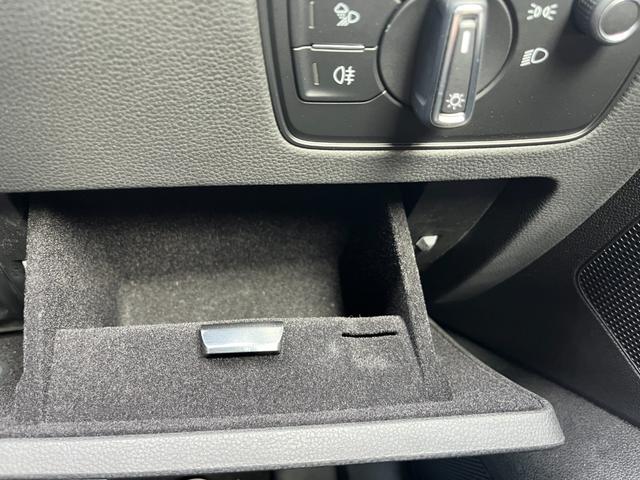 アルテオン シューティングブレーク ＴＳＩ　４モーション　Ｒラインアドバンス　本革シート　運転席メモリー付パワーシート　全席シートヒーター　禁煙車　　Ｒロゴ入り革巻きスポーツステアリングホイール　ヘッドアップディスプレイ　純正アルミ２０インチ（67枚目）