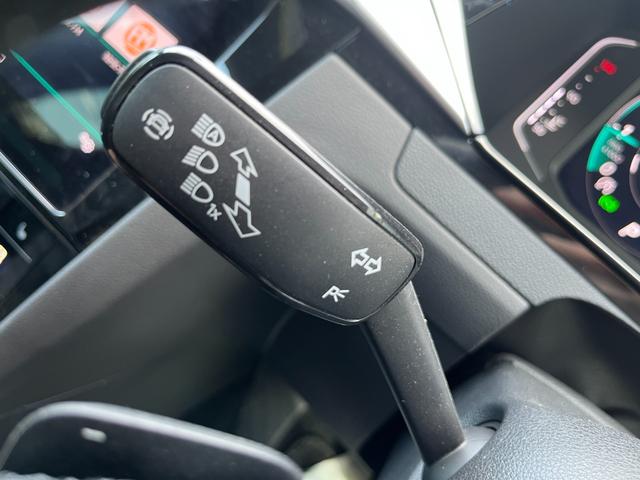 アルテオン シューティングブレーク ＴＳＩ　４モーション　Ｒラインアドバンス　本革シート　運転席メモリー付パワーシート　全席シートヒーター　禁煙車　　Ｒロゴ入り革巻きスポーツステアリングホイール　ヘッドアップディスプレイ　純正アルミ２０インチ（69枚目）